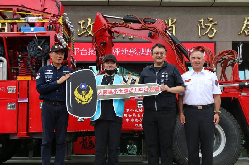 2024年台中消防局贈大型多功能消防車_2.jpg