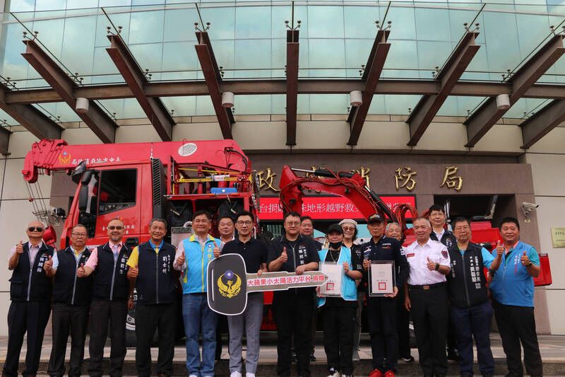 2024年台中消防局贈大型多功能消防車_1.jpg